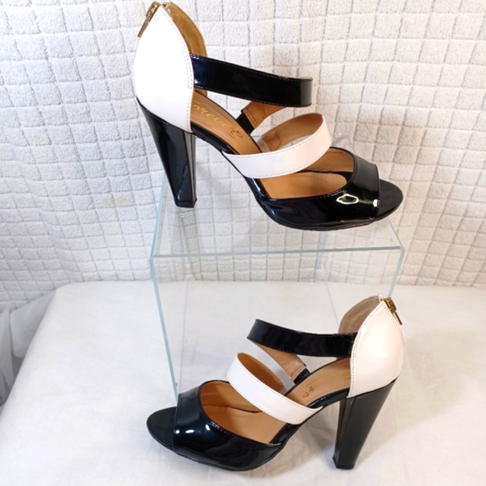Forever by Paula Abdul Strappy Wrap Black/White Patent Leather Shoe Size: 8
